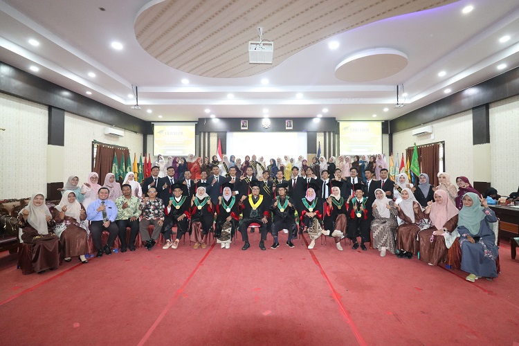FAI UM Sumbar Yudisium 55 Lulusan, Azma Yulia Raih Predikat Terbaik